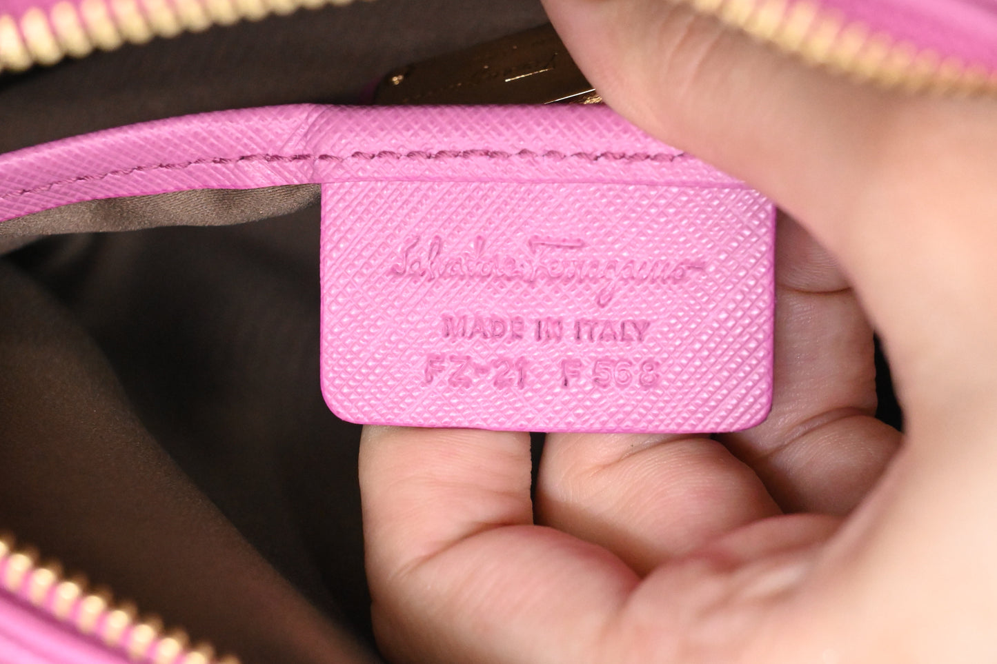Ferragamo Vara Chain Crossbody in Pink Leather