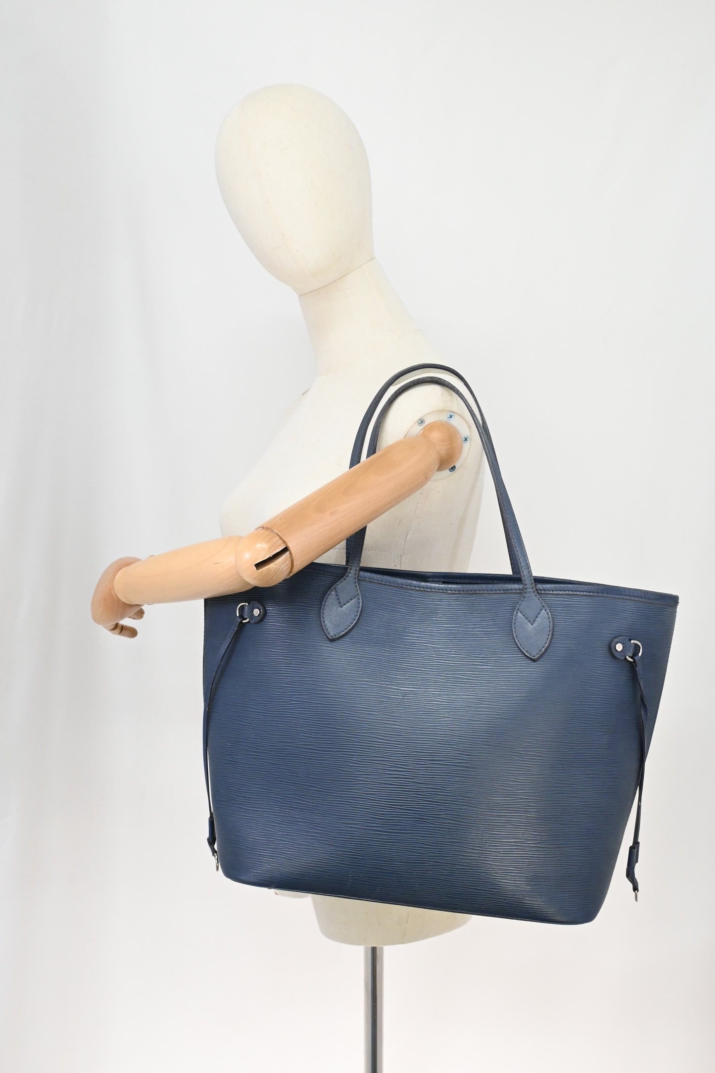 Louis Vuitton Neverfull MM in Blue Epi Leather
