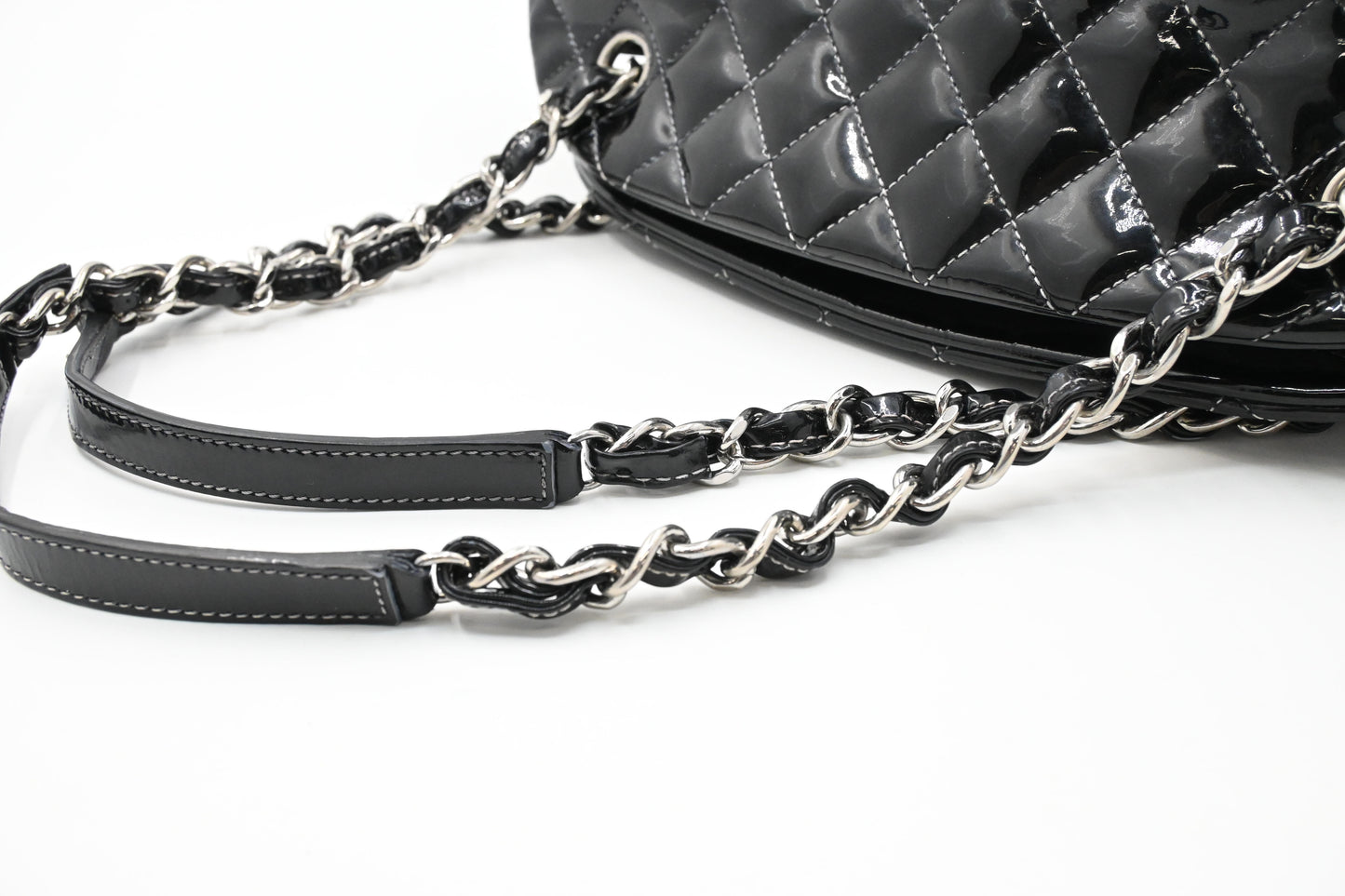 Chanel Shoulder Bag in Black Patent Leather