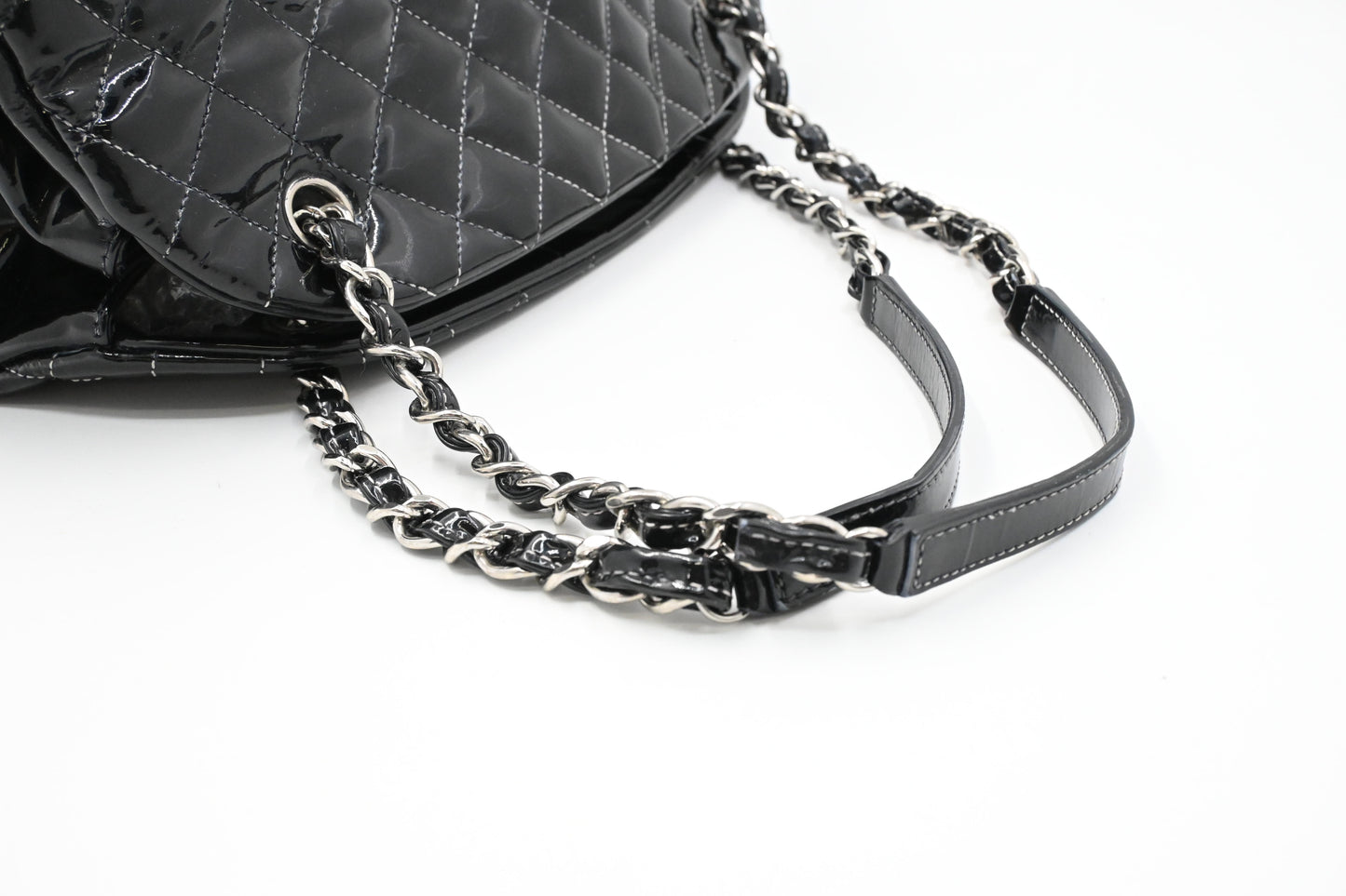Chanel Shoulder Bag in Black Patent Leather