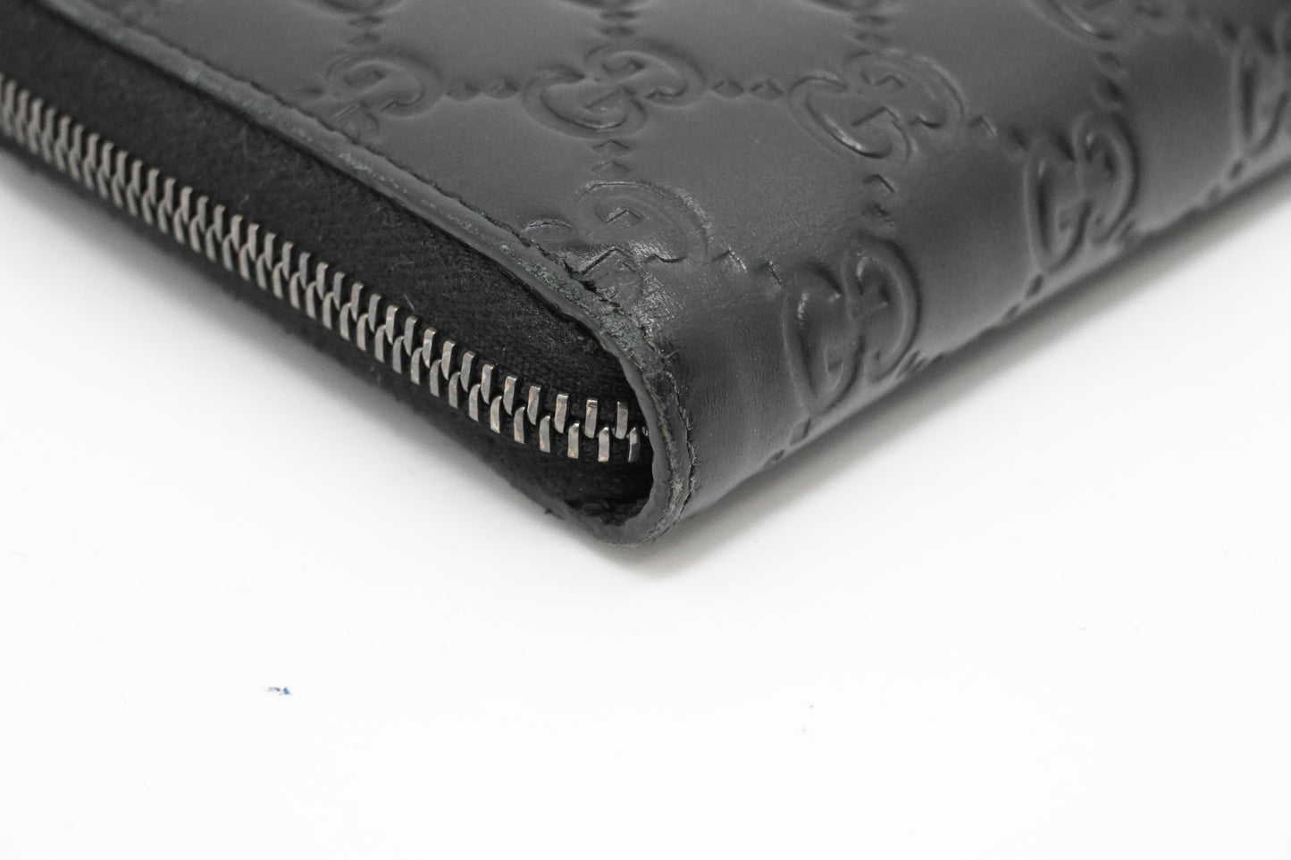 Gucci Zippy Organizer in Black Guccissima Leather