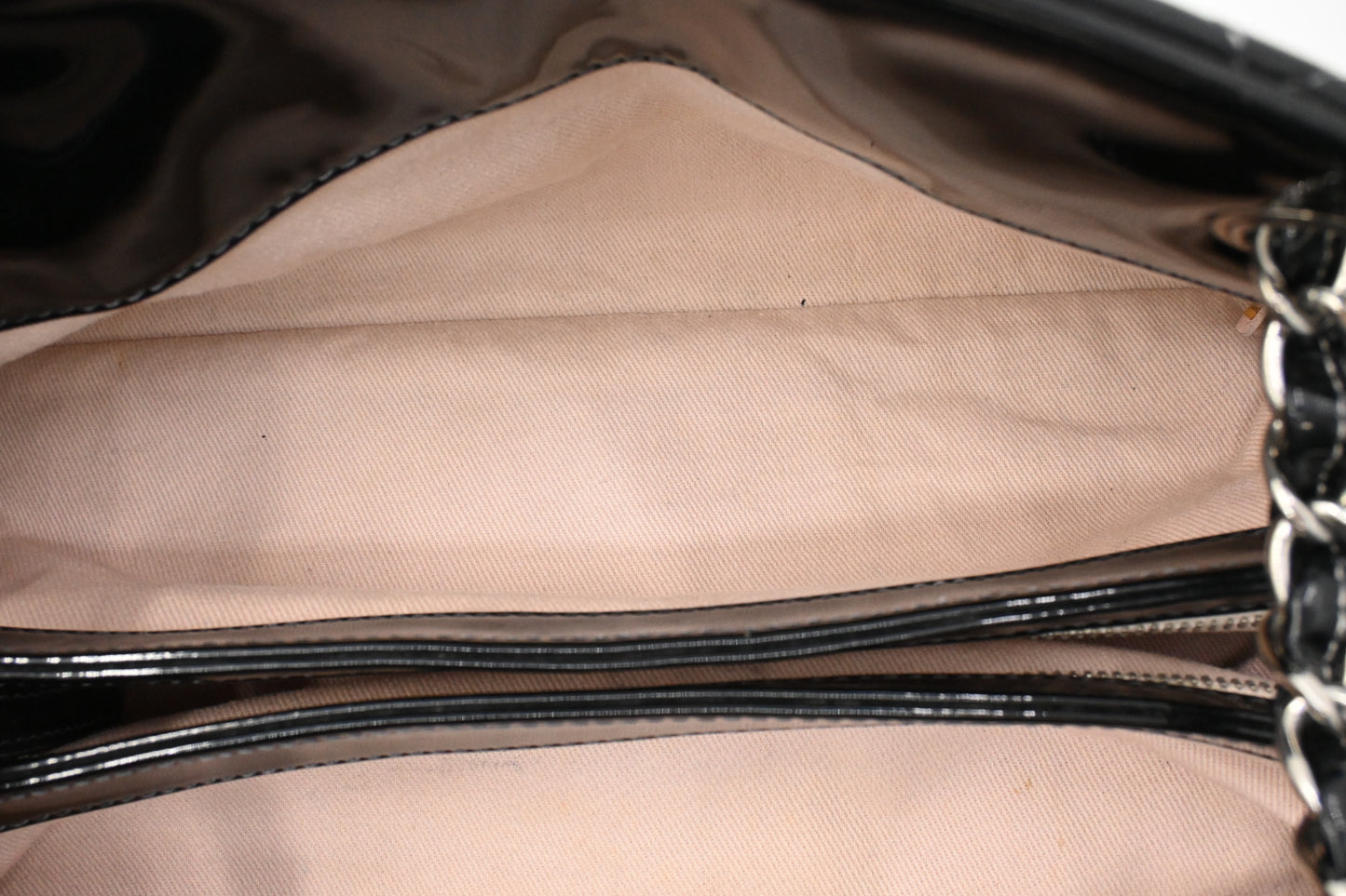 Chanel Shoulder Bag in Black Patent Leather