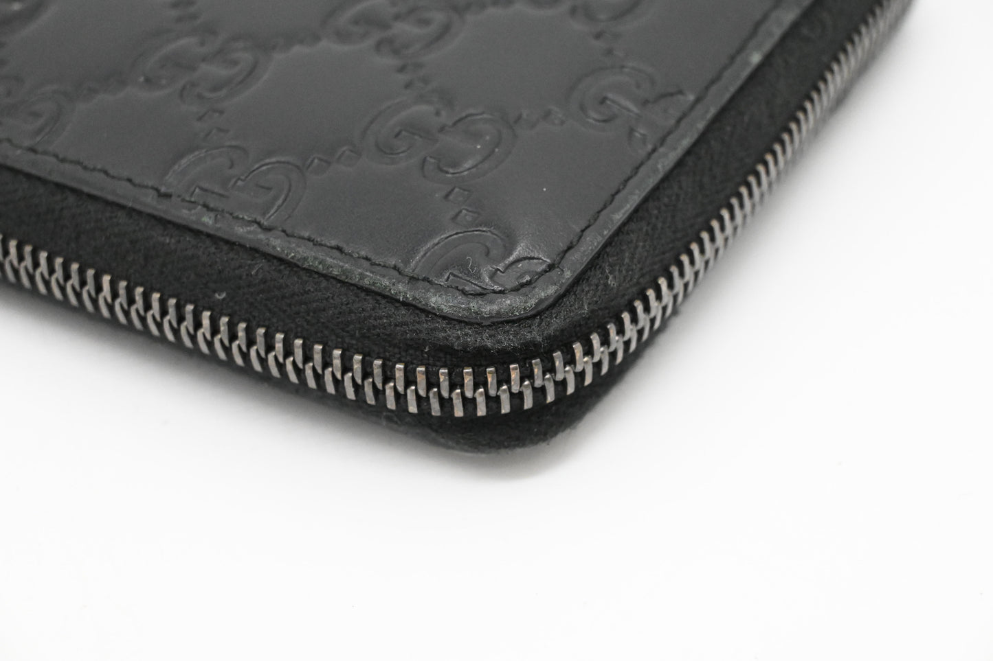 Gucci Zippy Organizer in Black Guccissima Leather