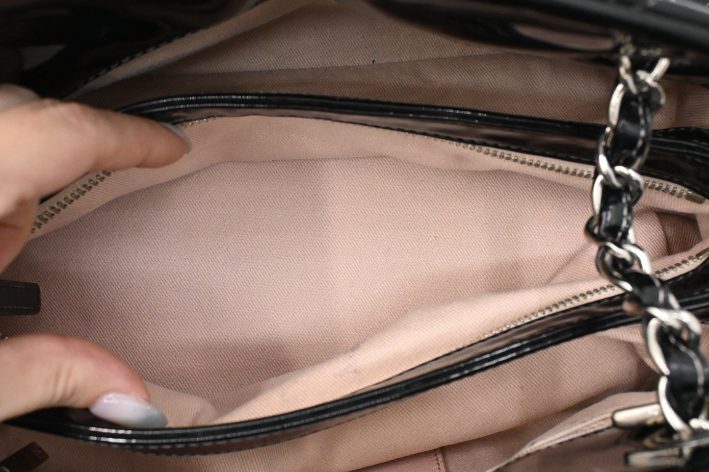 Chanel Shoulder Bag in Black Patent Leather