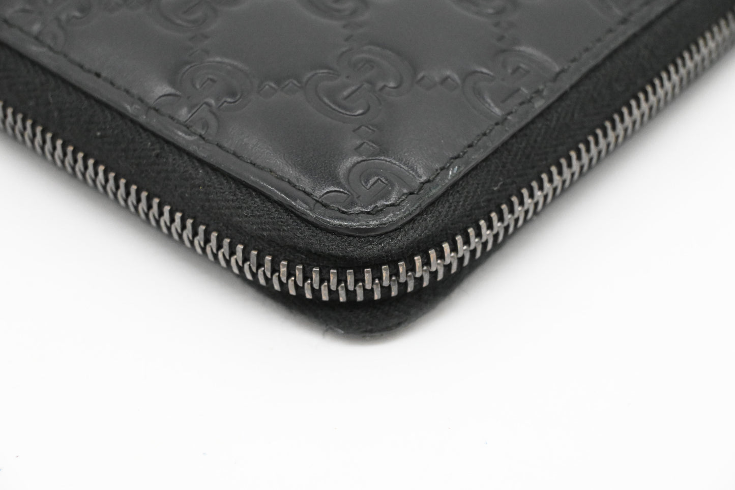 Gucci Zippy Organizer in Black Guccissima Leather
