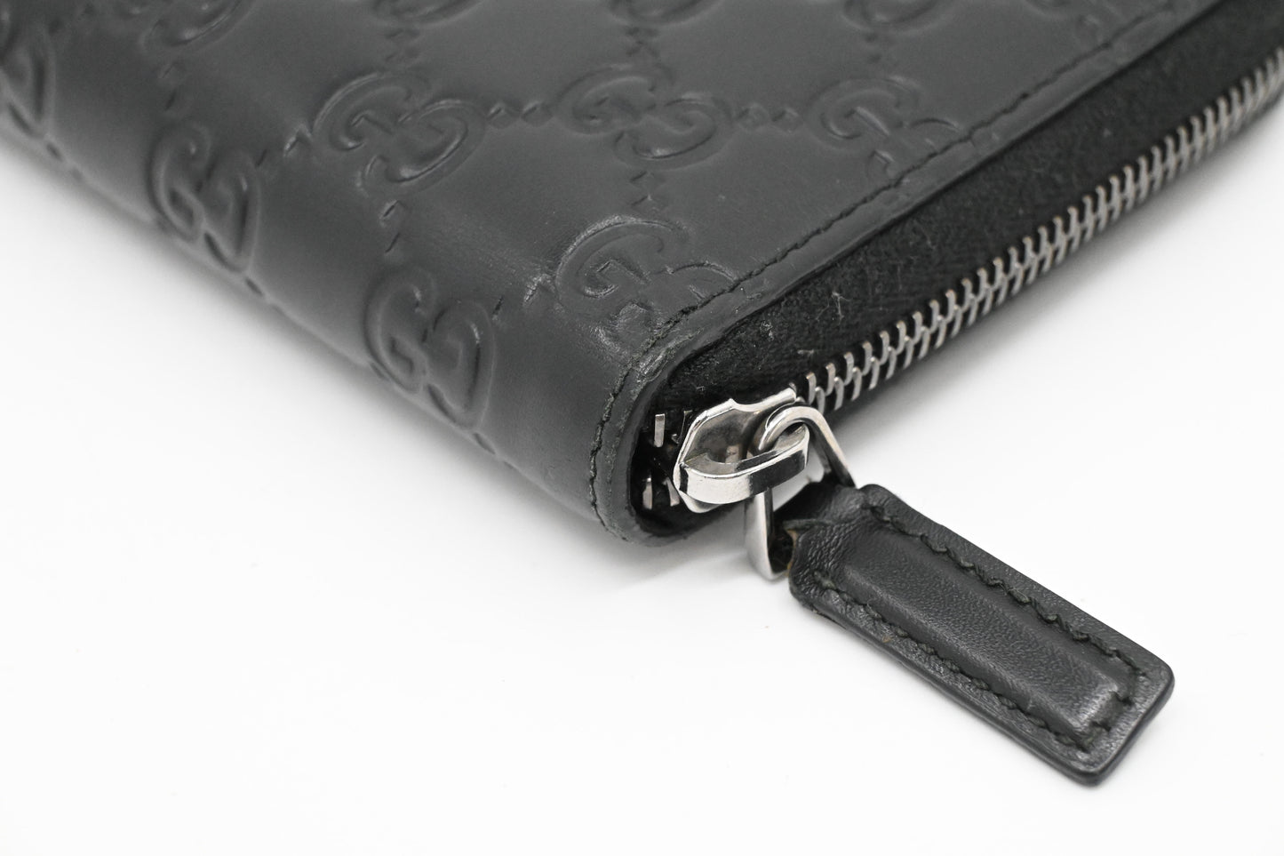 Gucci Zippy Organizer in Black Guccissima Leather