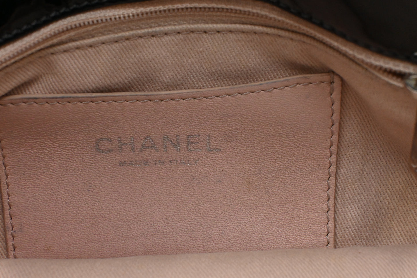 Chanel Shoulder Bag in Black Patent Leather