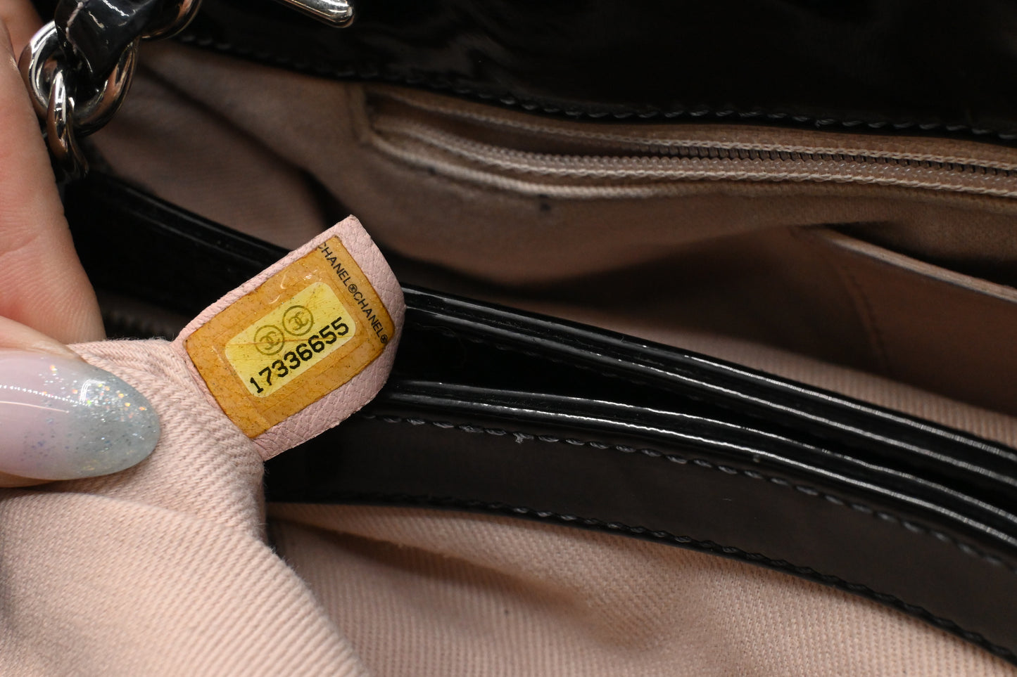 Chanel Shoulder Bag in Black Patent Leather