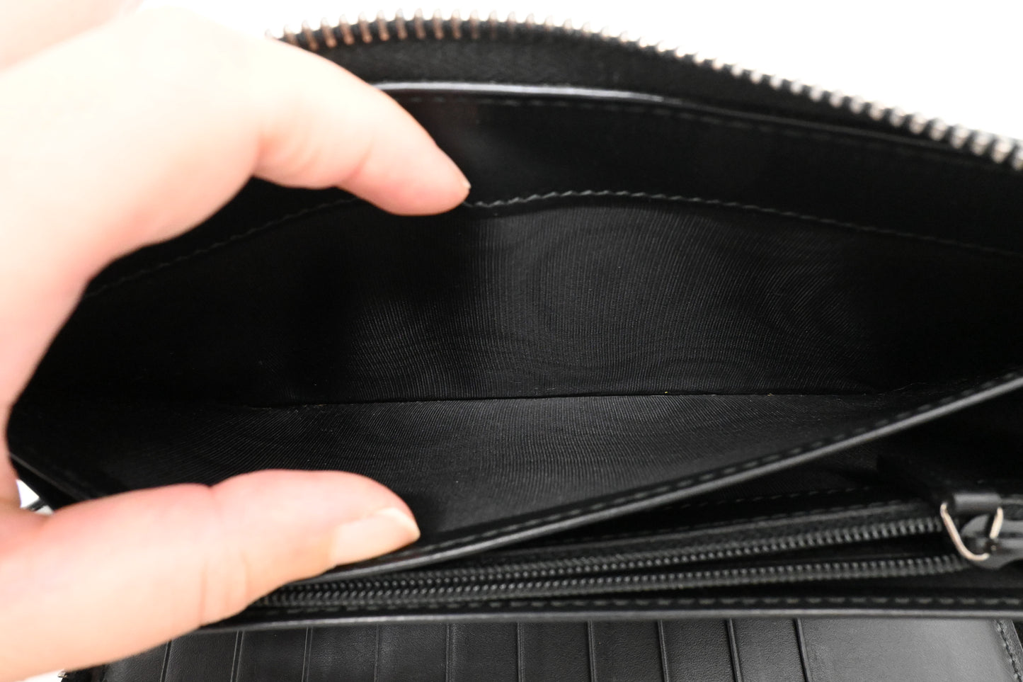 Gucci Zippy Organizer in Black Guccissima Leather