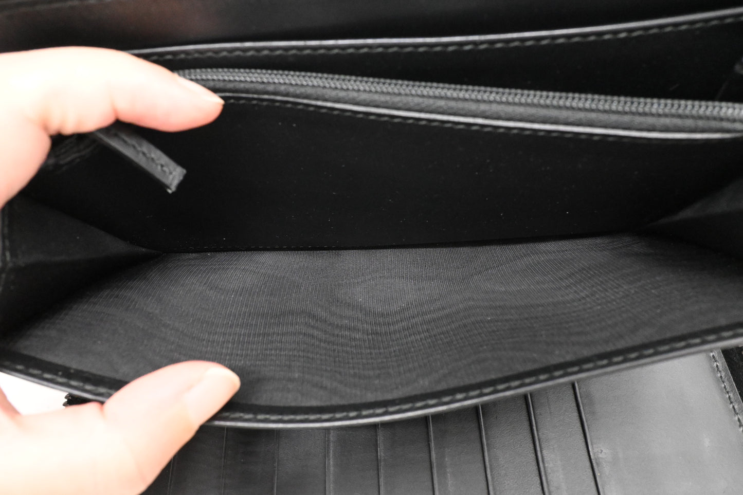Gucci Zippy Organizer in Black Guccissima Leather