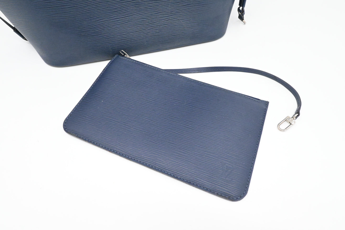 Louis Vuitton Neverfull MM in Blue Epi Leather