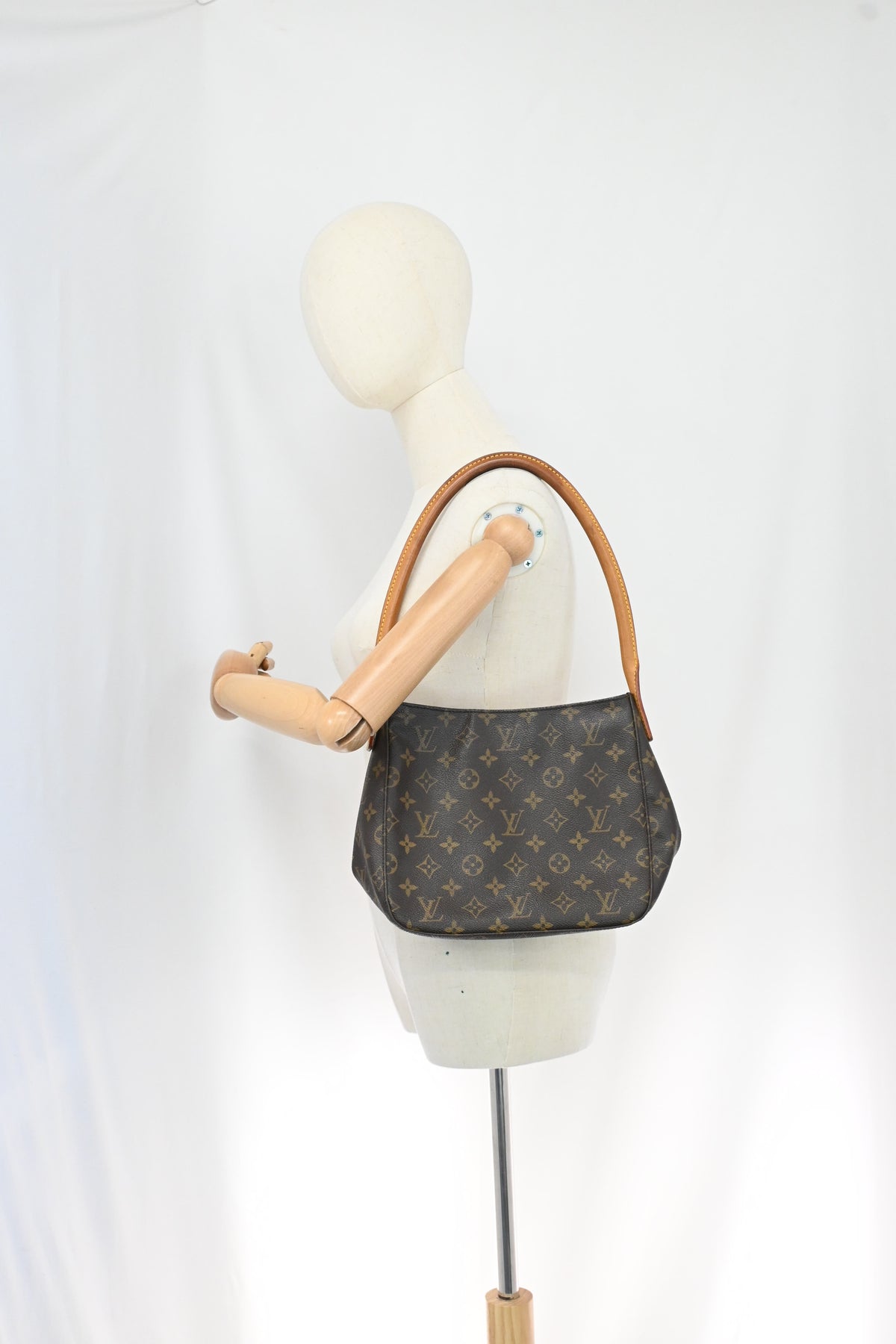 Louis Vuitton Looping MM in Monogram Canvas
