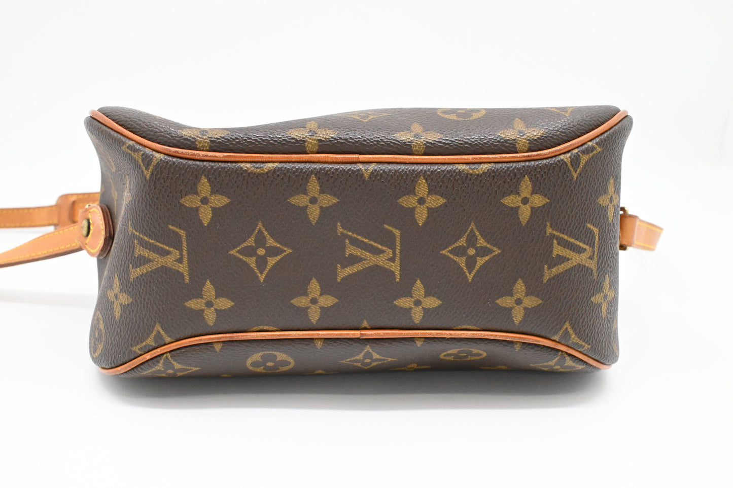 Louis Vuitton Blois in Monogram Canvas