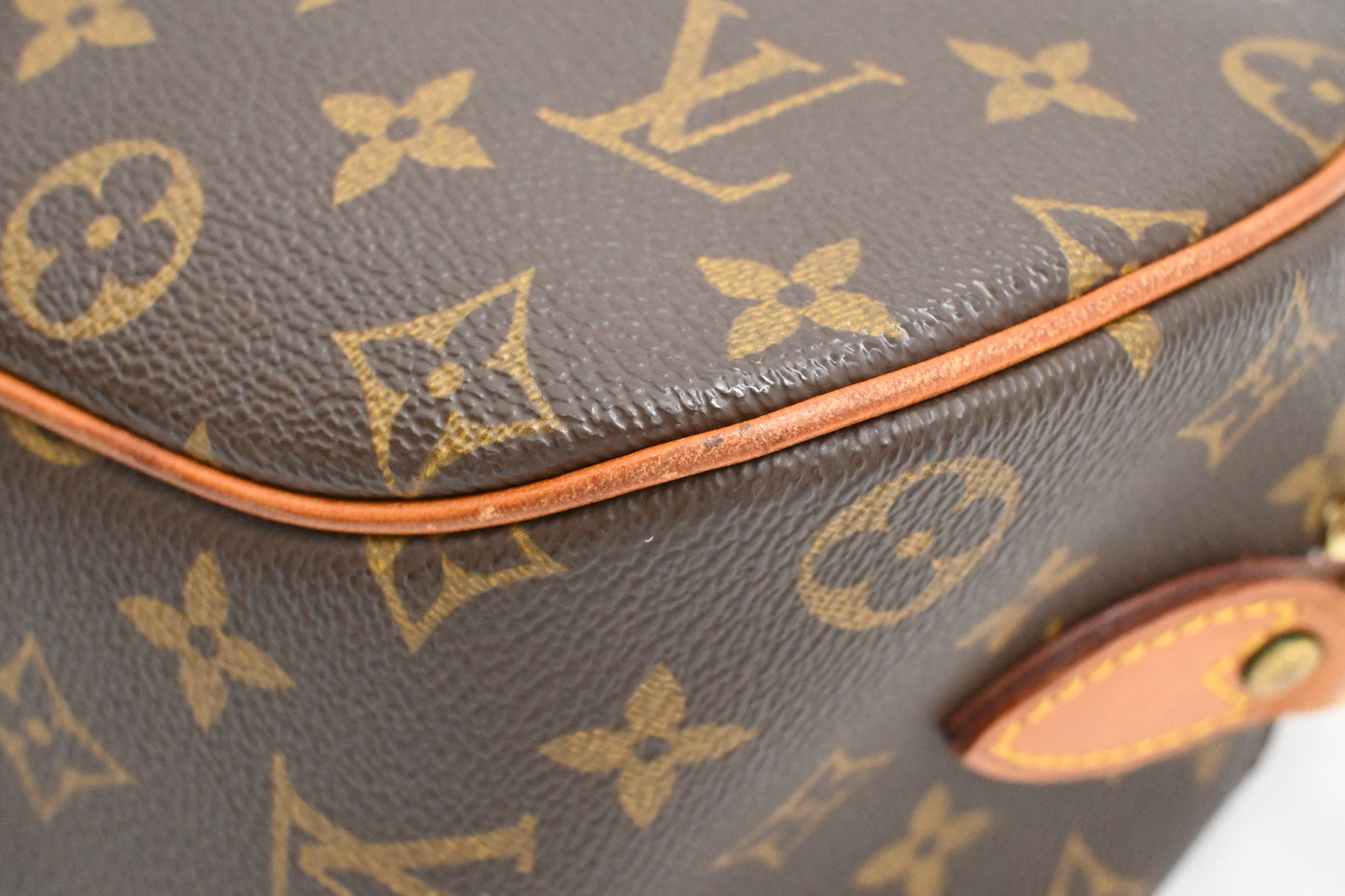 Louis Vuitton Blois in Monogram Canvas
