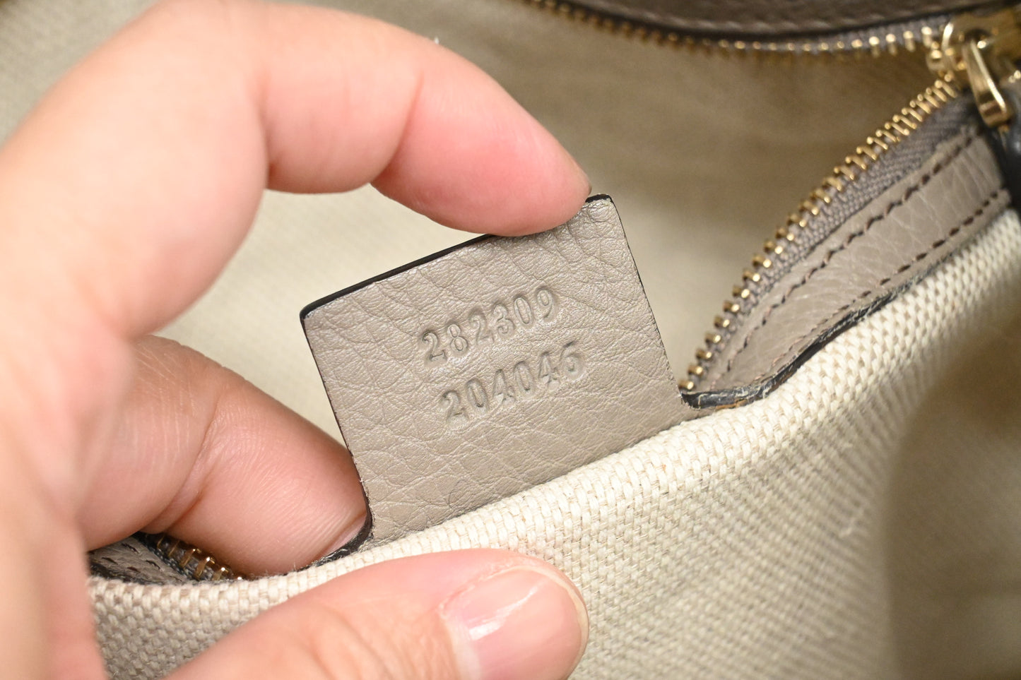 Gucci Soho Hobo Bag in Gray Leather