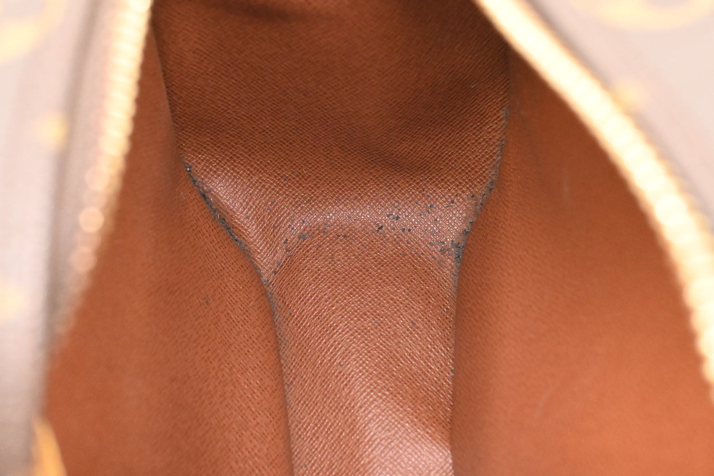 Louis Vuitton Blois in Monogram Canvas
