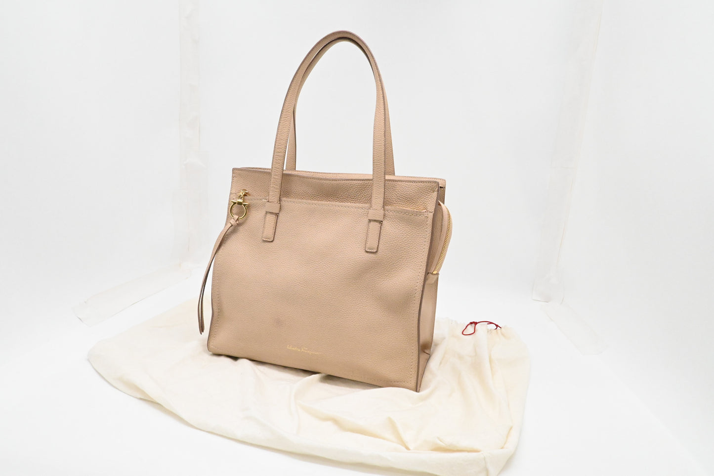 Ferragamo Shoulder Bag in Nude Leather