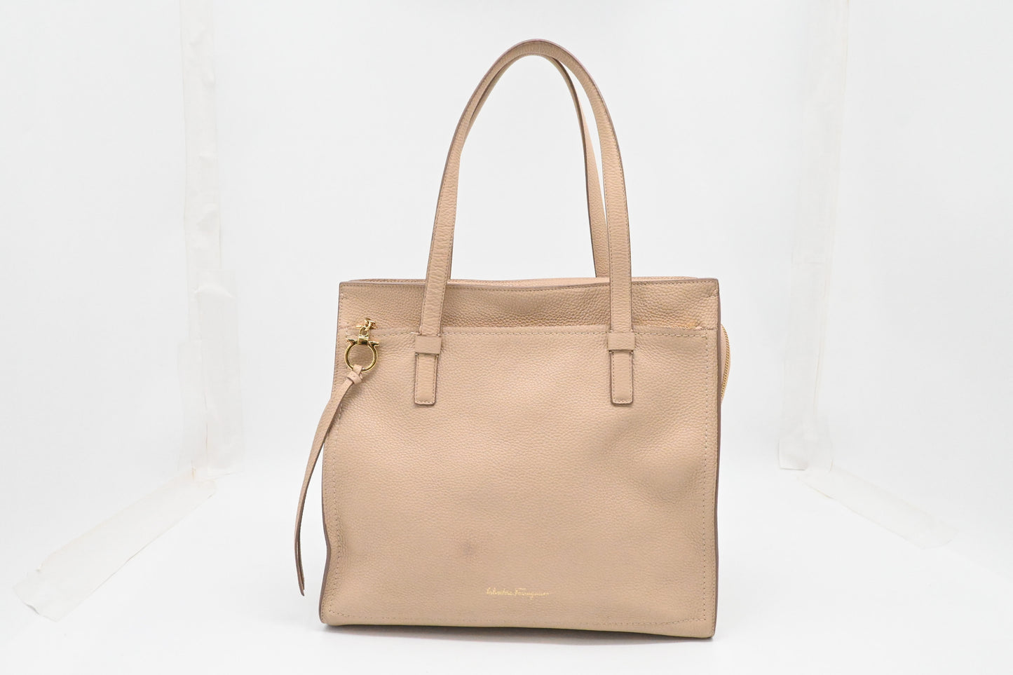 Ferragamo Shoulder Bag in Nude Leather
