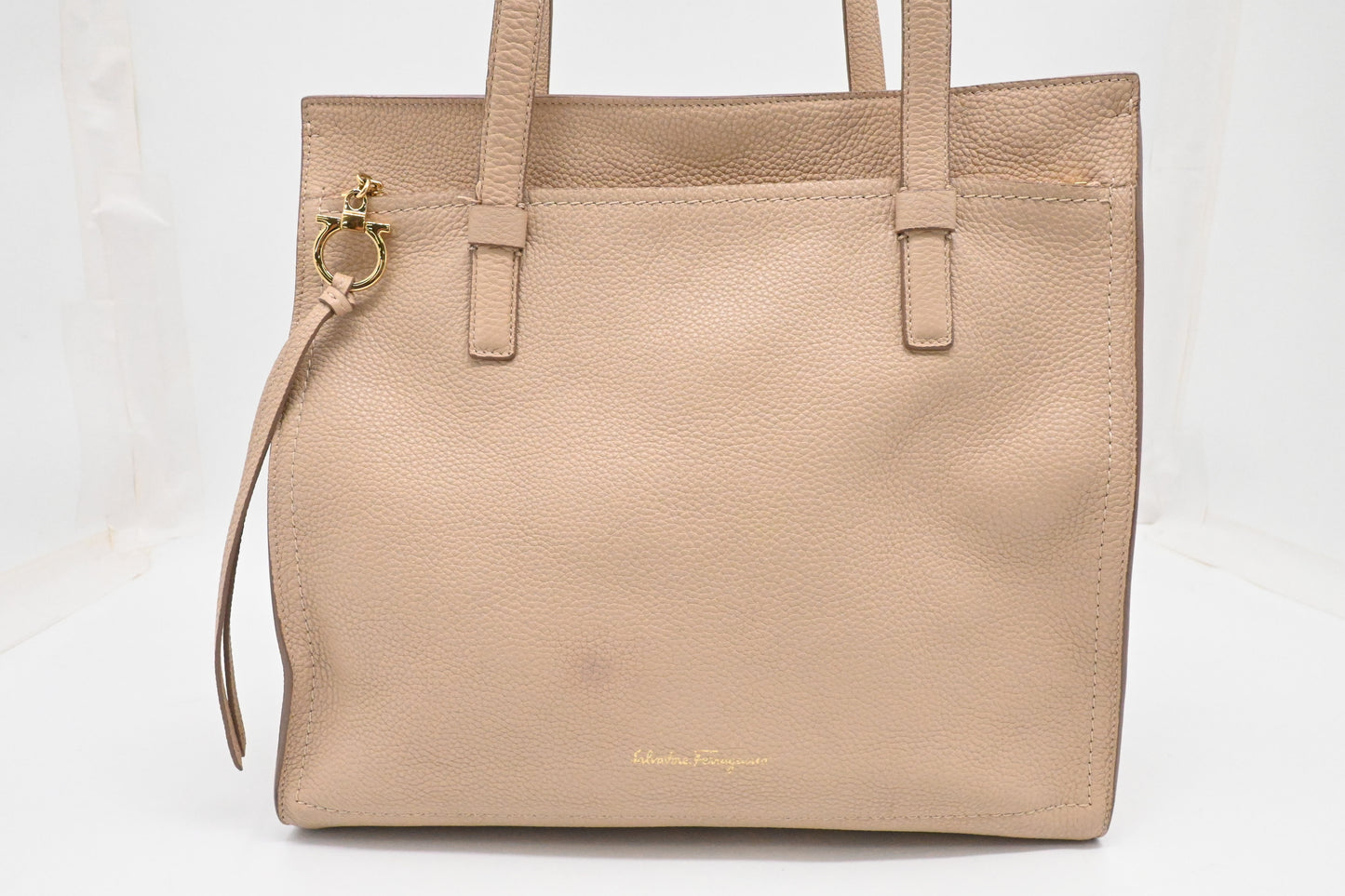 Ferragamo Shoulder Bag in Nude Leather
