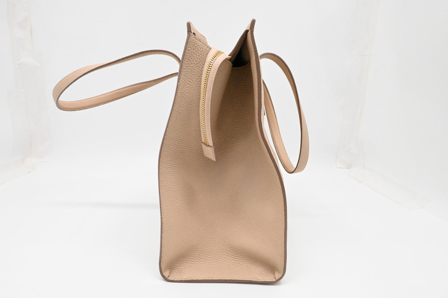 Ferragamo Shoulder Bag in Nude Leather