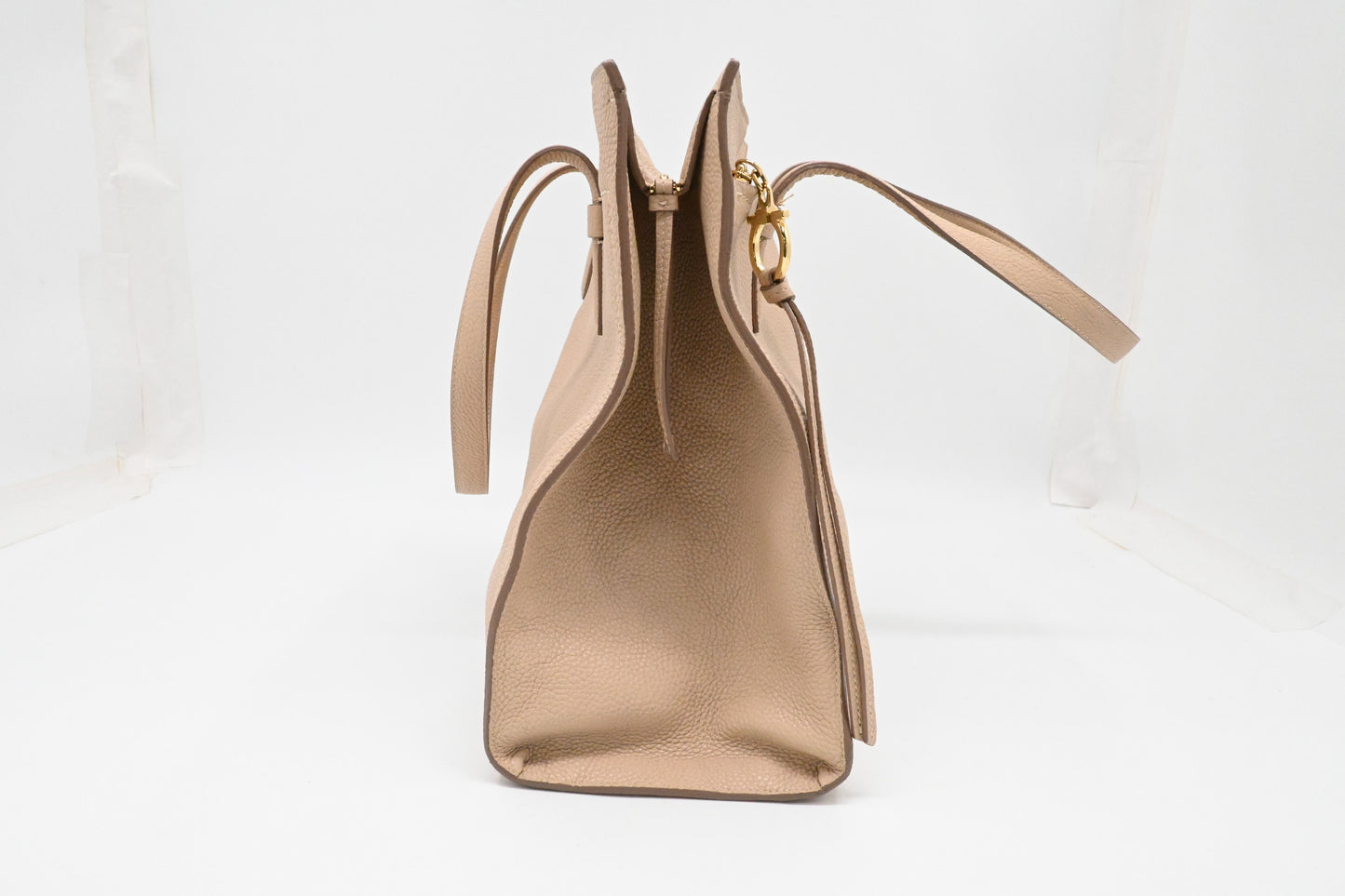 Ferragamo Shoulder Bag in Nude Leather