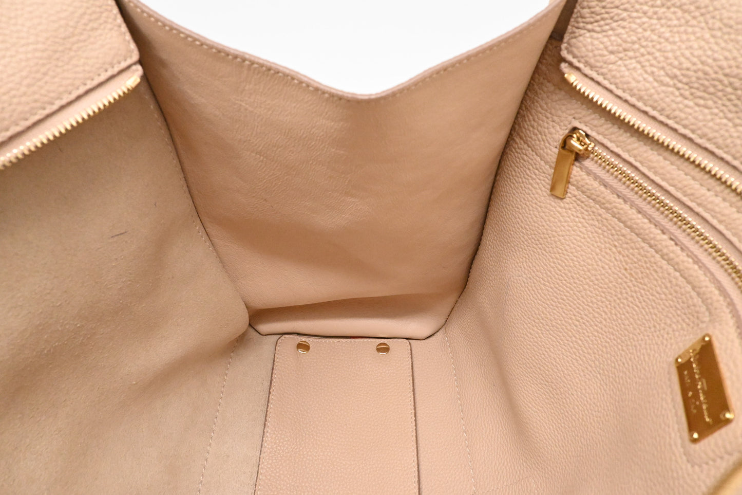 Ferragamo Shoulder Bag in Nude Leather
