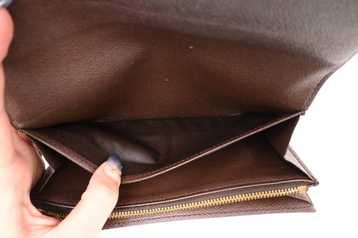Louis Vuitton Sarah Wallet in Damier Ebene Canvas