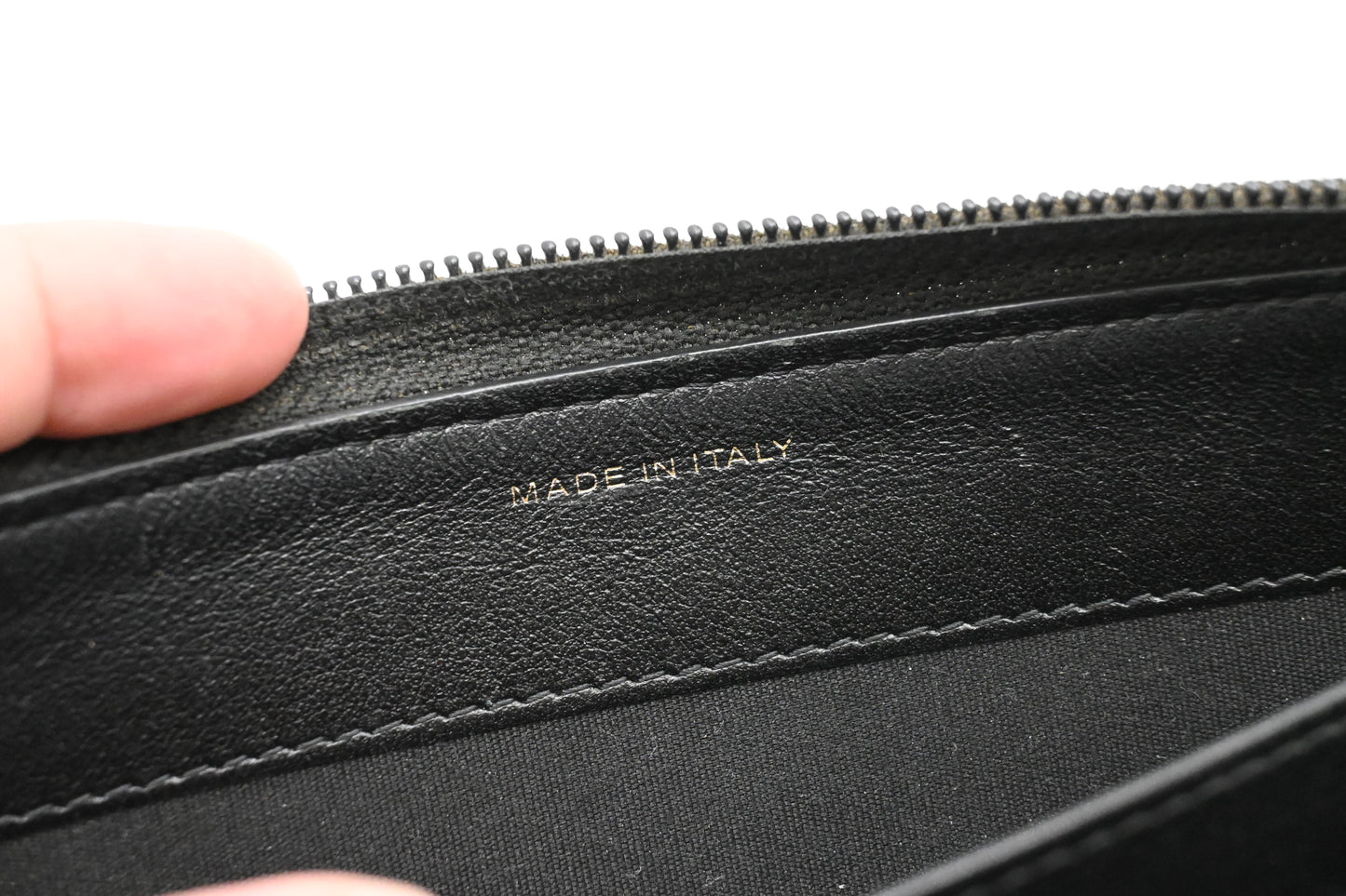Chanel Zippy Wallet in Black Leather