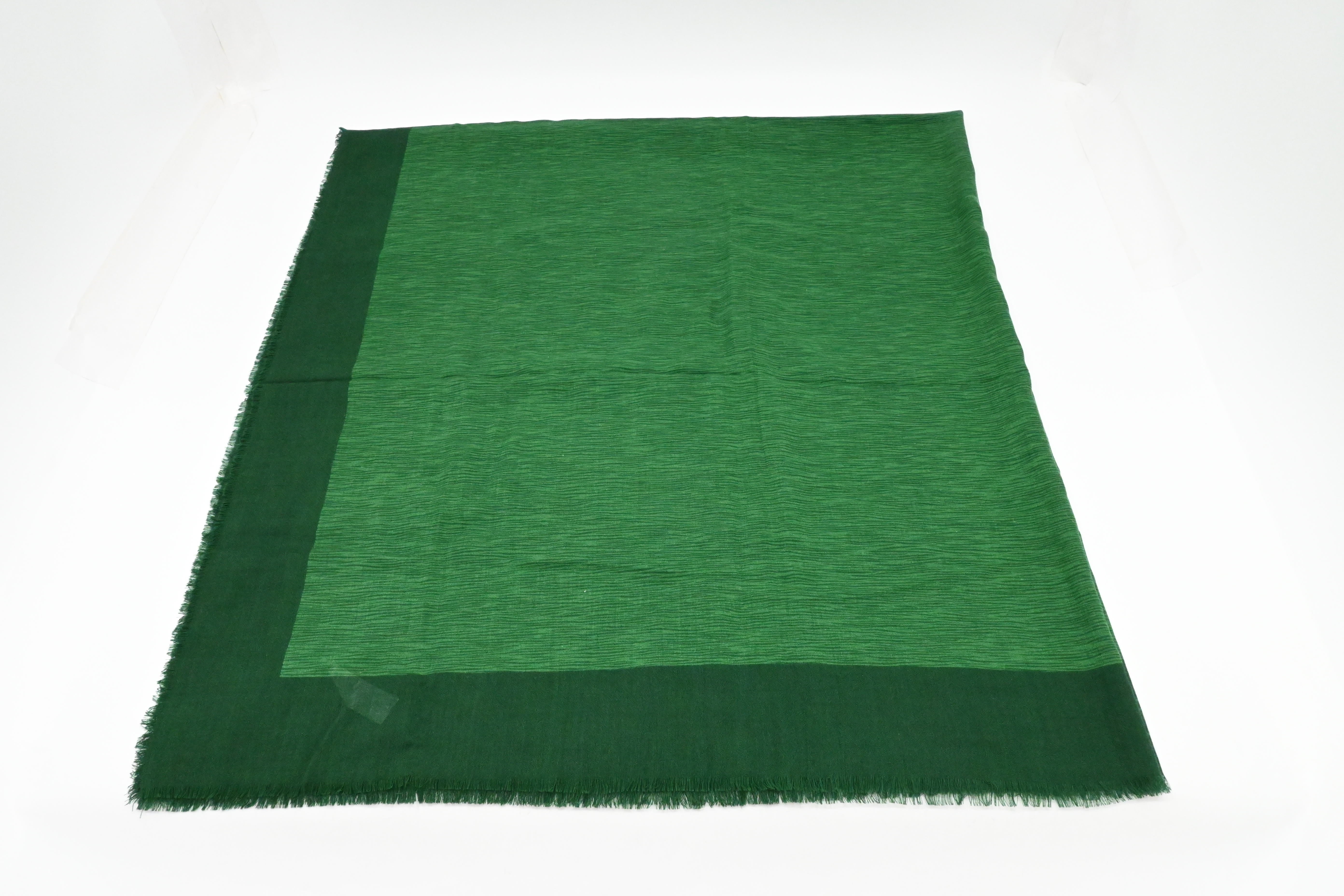 LOUIS VUITTON シルク スカーフ オリーブグリーン Louis Vuitton Epi Scarf Shawl in Green Wool and Silk – Weekly Lux Drop