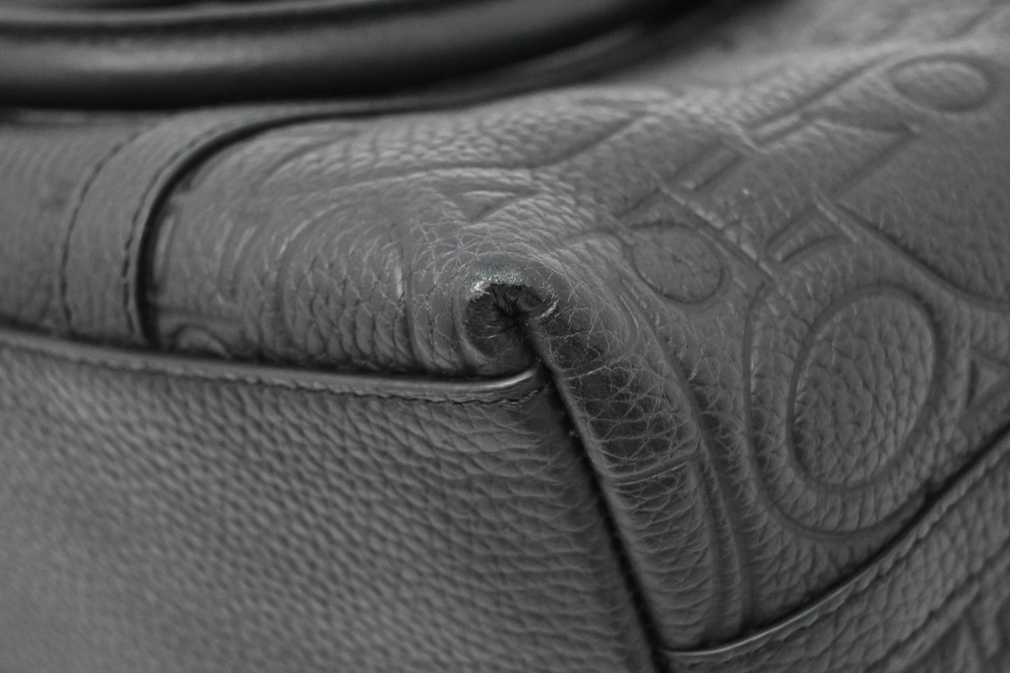 Dior Weekender 25 in Black Gravity Leather