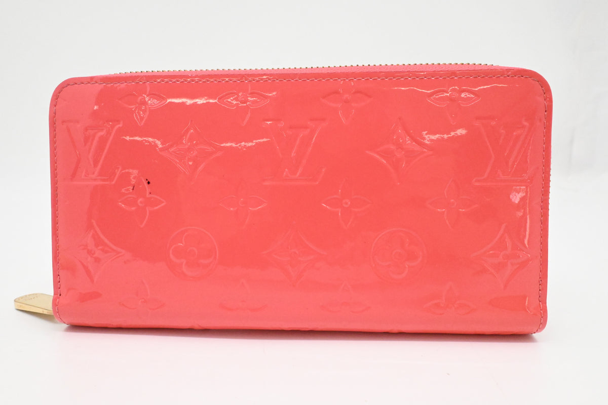 Louis Vuitton Zippy Wallet in Grapefruit Pink Vernis Leather