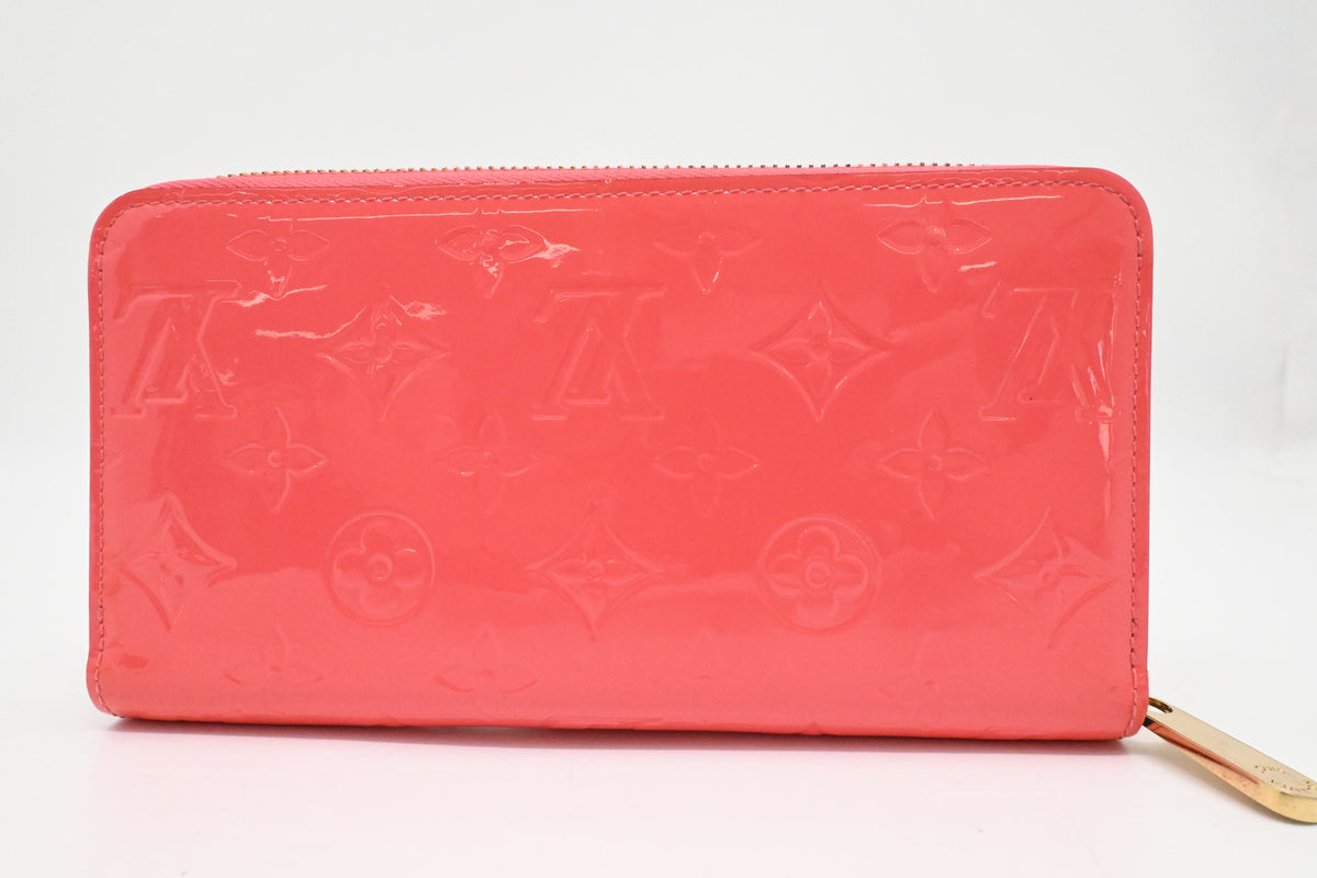 Louis Vuitton Zippy Wallet in Grapefruit Pink Vernis Leather
