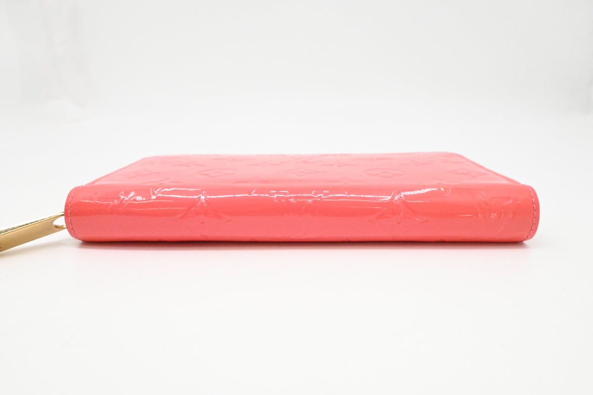 Louis Vuitton Zippy Wallet in Grapefruit Pink Vernis Leather