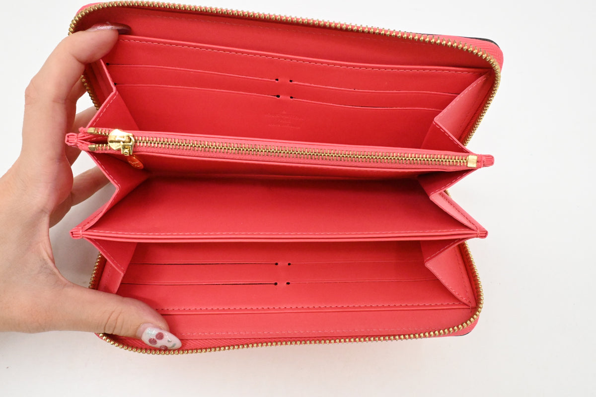Louis Vuitton Zippy Wallet in Grapefruit Pink Vernis Leather