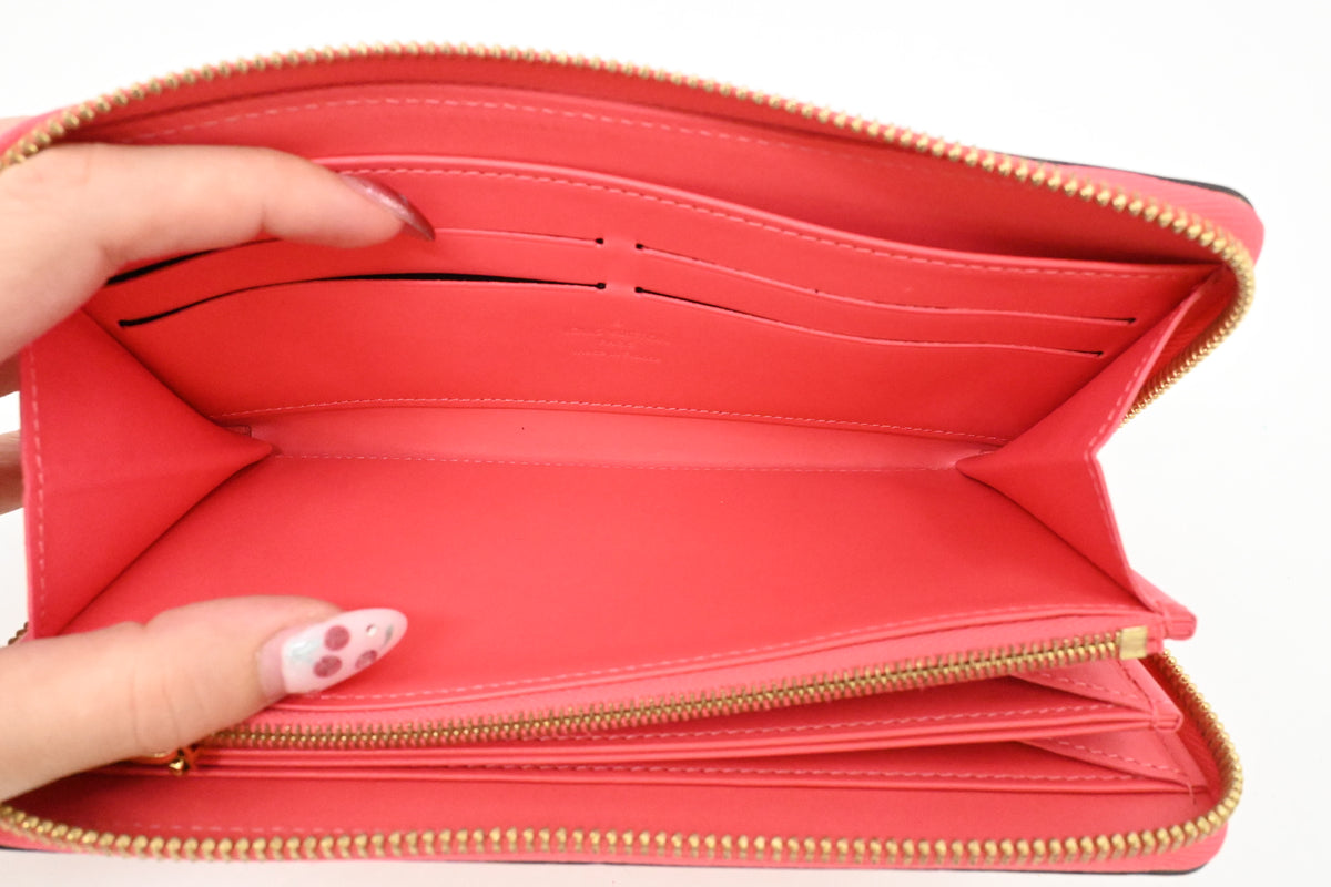 Louis Vuitton Zippy Wallet in Grapefruit Pink Vernis Leather