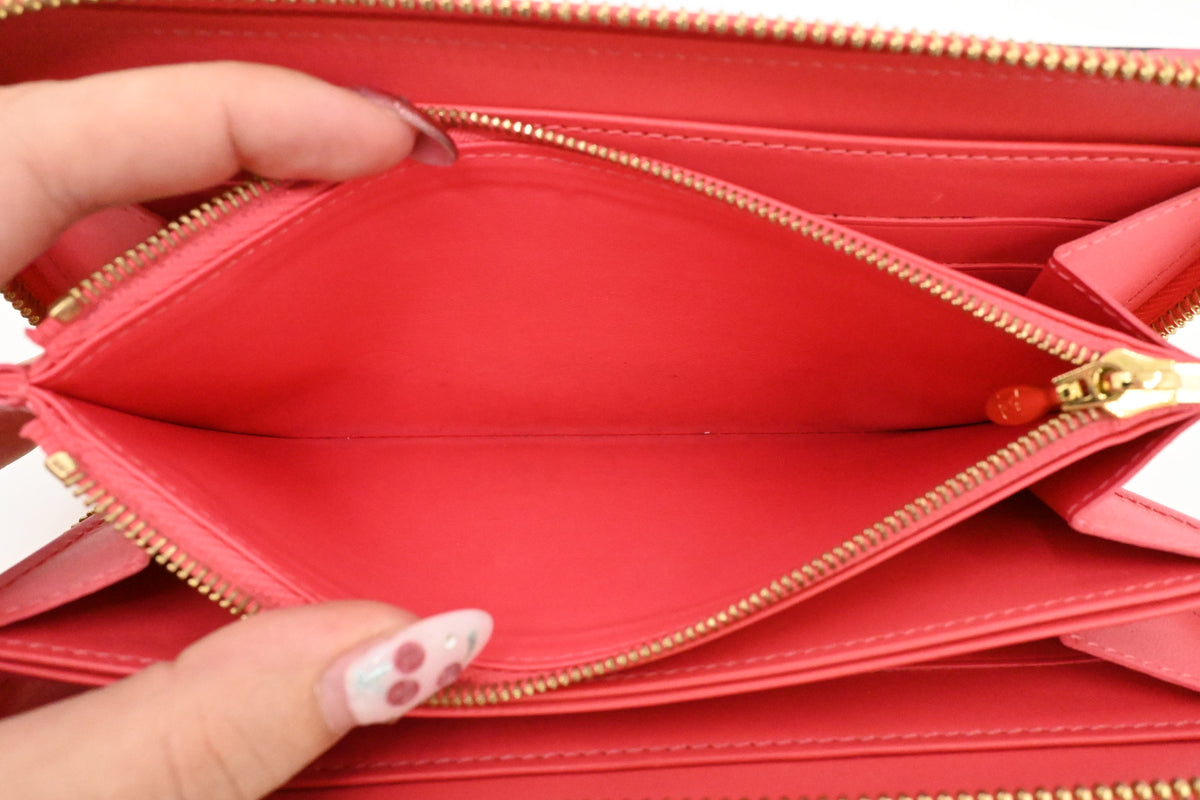 Louis Vuitton Zippy Wallet in Grapefruit Pink Vernis Leather