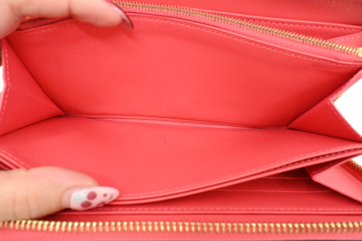Louis Vuitton Zippy Wallet in Grapefruit Pink Vernis Leather