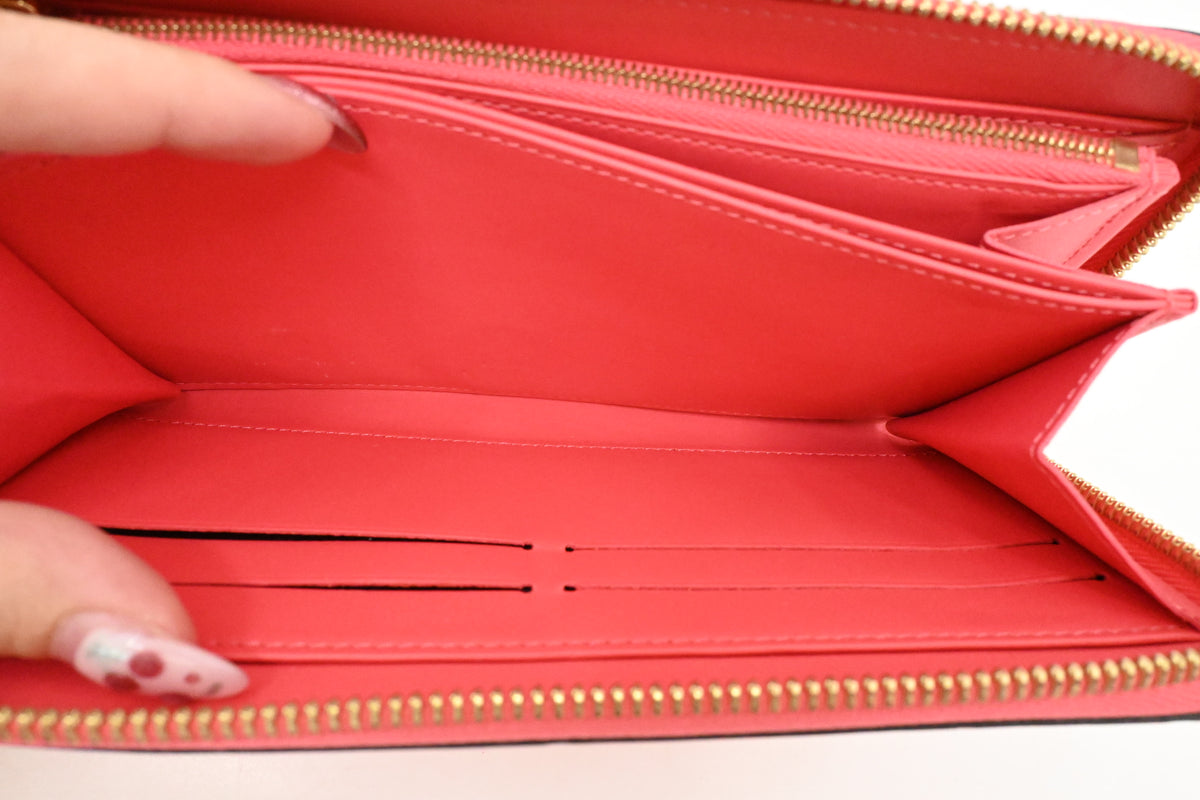 Louis Vuitton Zippy Wallet in Grapefruit Pink Vernis Leather