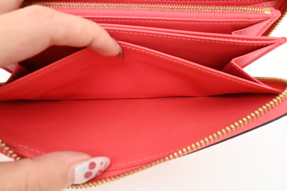 Louis Vuitton Zippy Wallet in Grapefruit Pink Vernis Leather