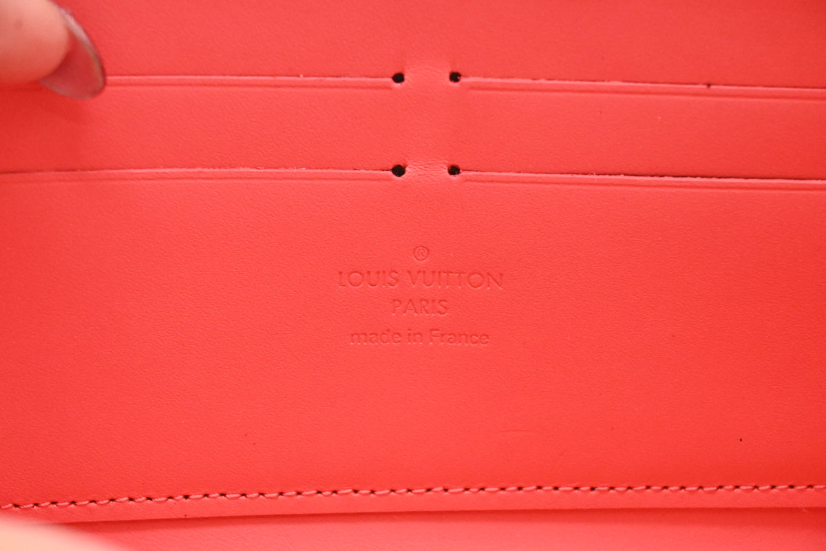 Louis Vuitton Zippy Wallet in Grapefruit Pink Vernis Leather