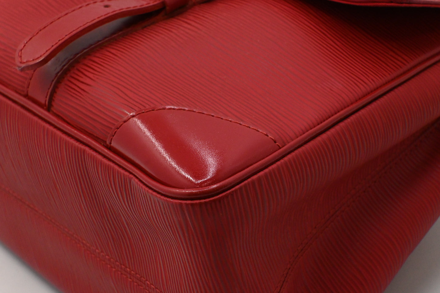 Louis Vuitton Segur MM in Red Epi Leather