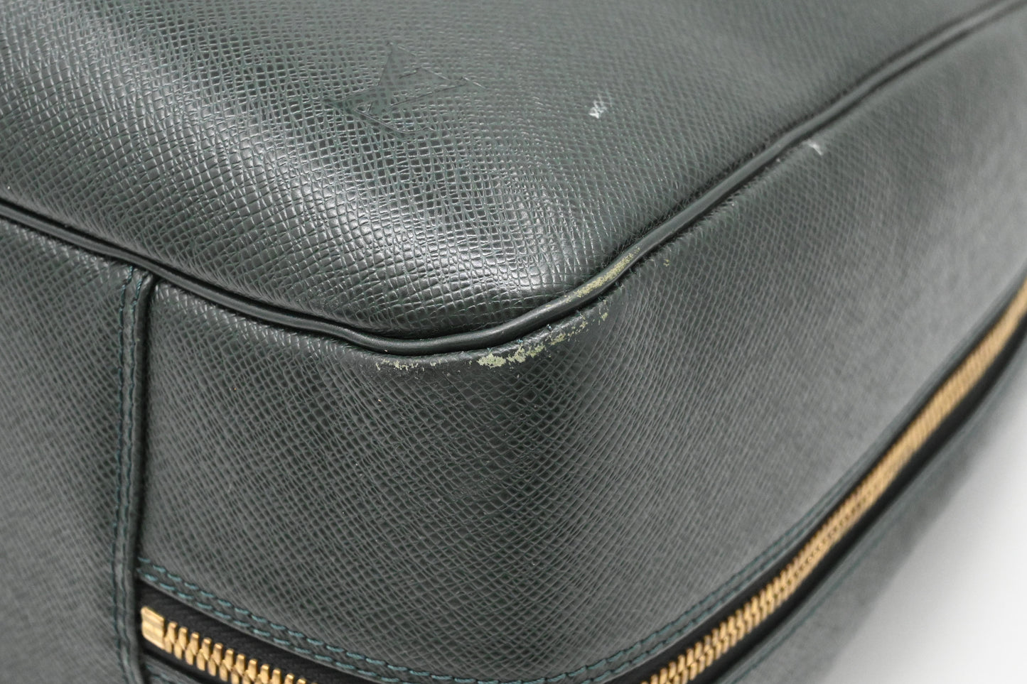 Louis Vuitton Helanga Travel Bag in Green Taiga Leather
