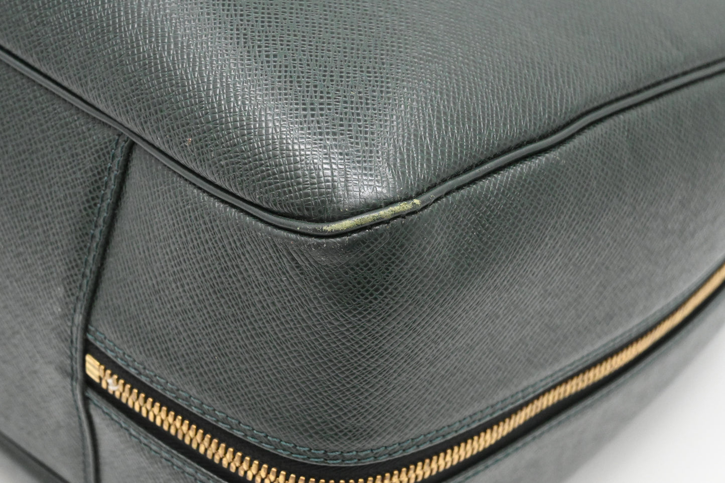 Louis Vuitton Helanga Travel Bag in Green Taiga Leather