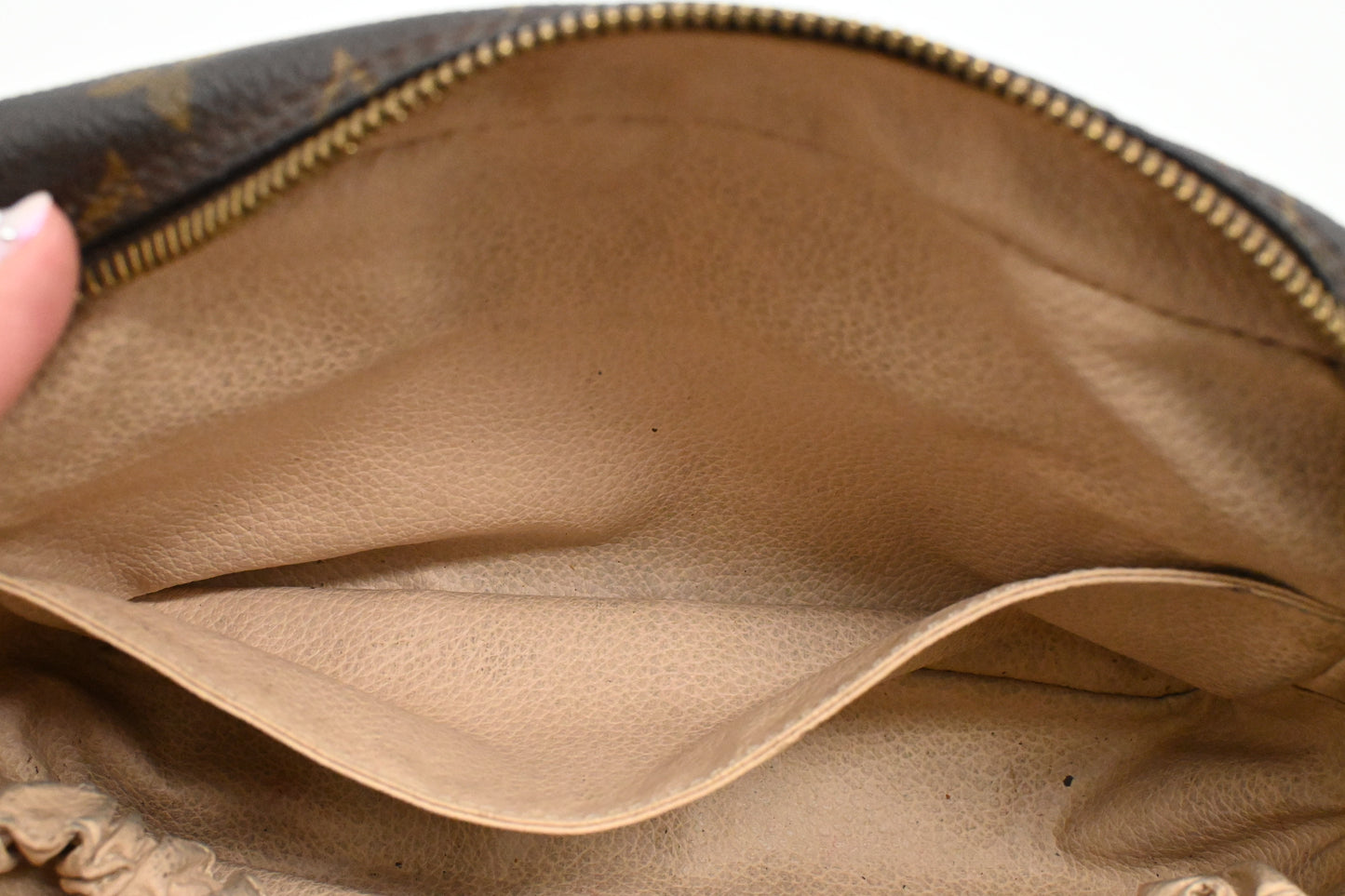 Louis Vuitton Trousse 23 in Monogram Canvas