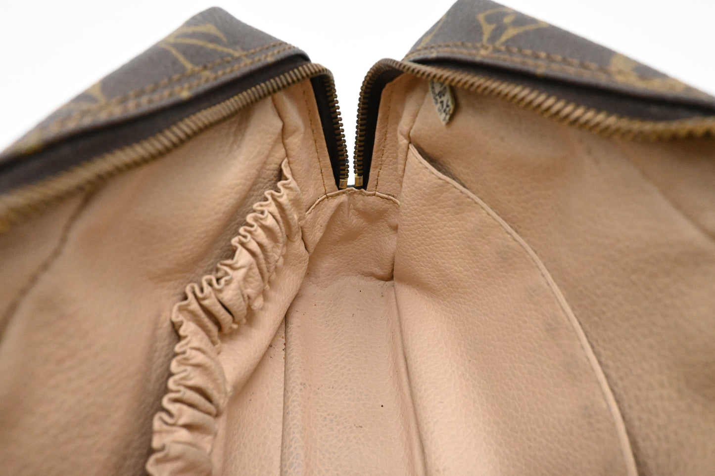 Louis Vuitton Trousse 23 in Monogram Canvas