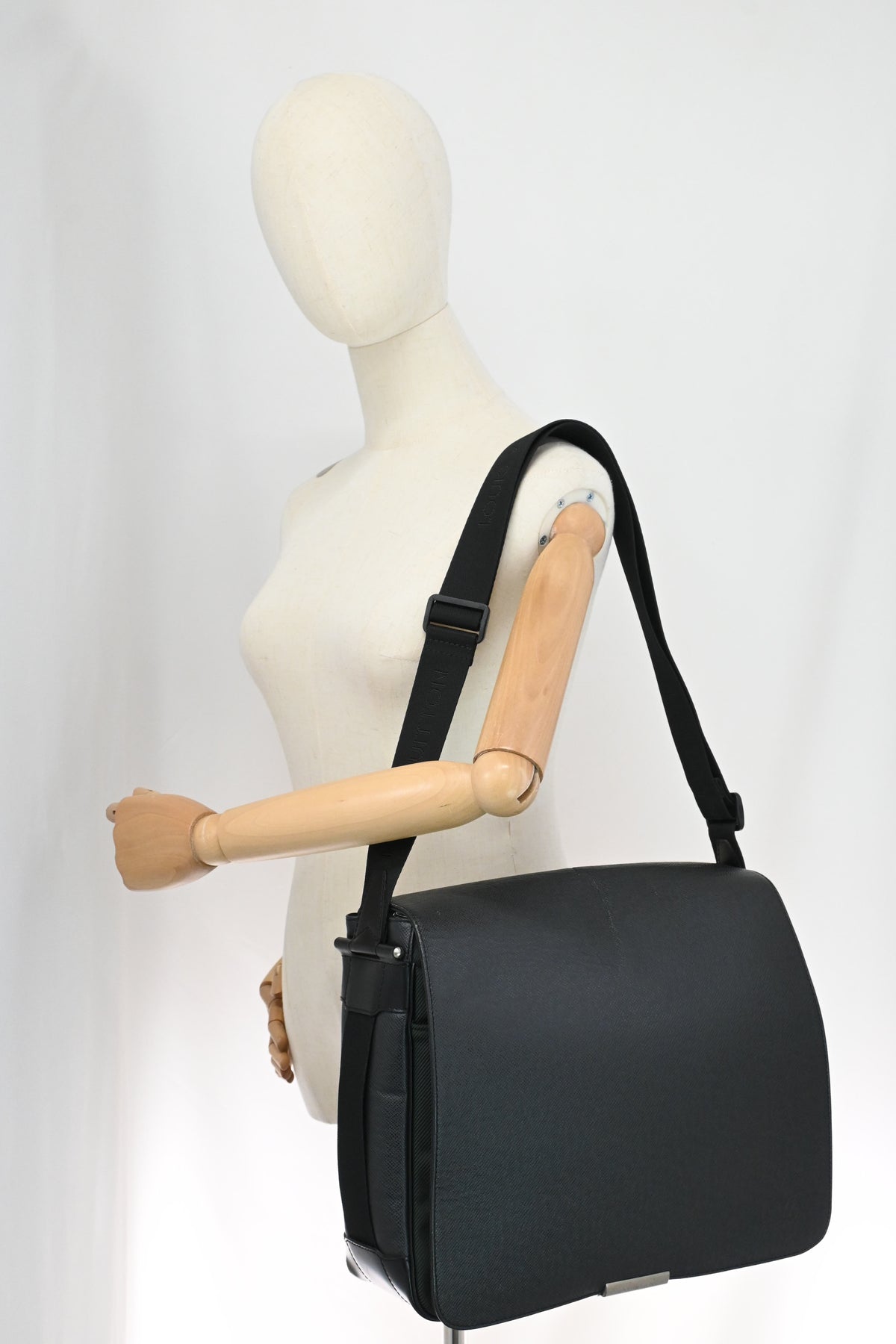 Louis Vuitton Viktor Messenger Bag in Black Taiga Leather & Green Nylon