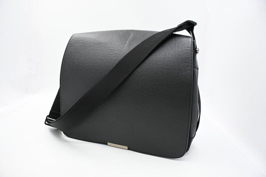 Louis Vuitton Viktor Messenger Bag in Black Taiga Leather & Green Nylon
