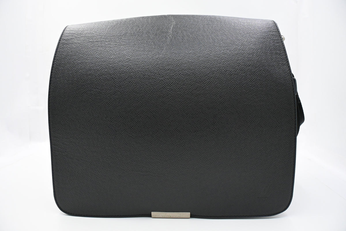 Louis Vuitton Viktor Messenger Bag in Black Taiga Leather & Green Nylon
