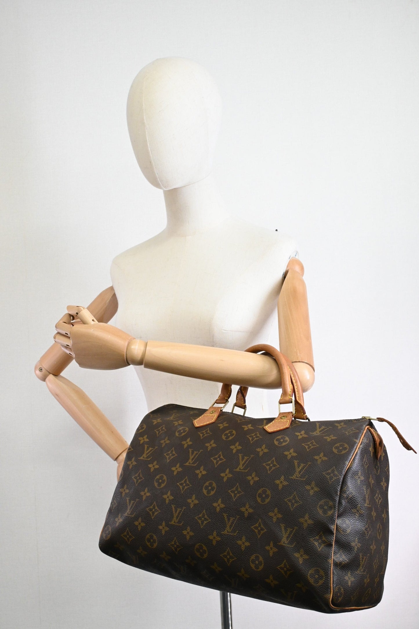 Louis Vuitton Speedy 35 in Monogram Canvas