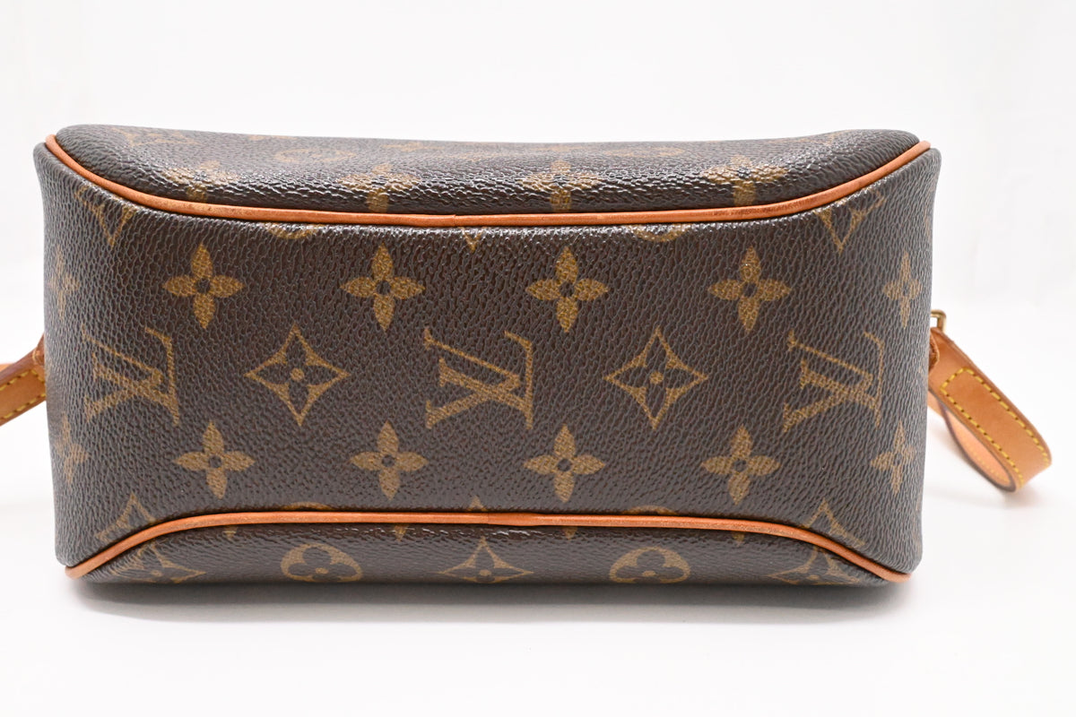 Louis Vuitton Blois in Monogram Canvas